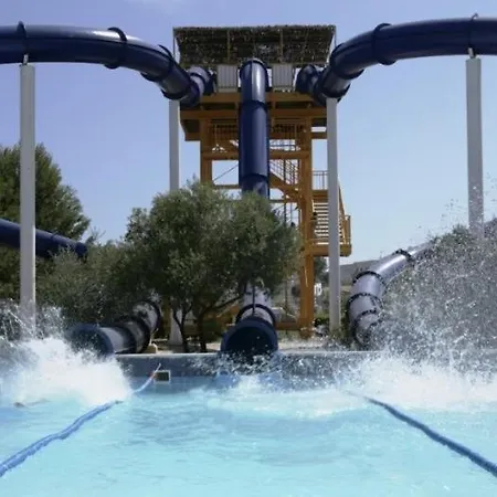 Internacional 2 Climatizado Y Piscinas Salou